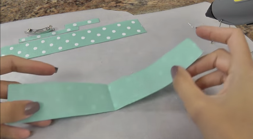 How To Make DIY Hair Bows - Video Tutorial and Instructions at DIY Projects for Teens