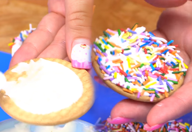 How-to-Make-a-Mini-Rainbow-Milkshake-Cake-Pops-5