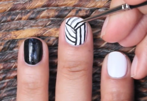 How-to-Make-an-Easy-Optical-Illusion-Nail-Art-6
