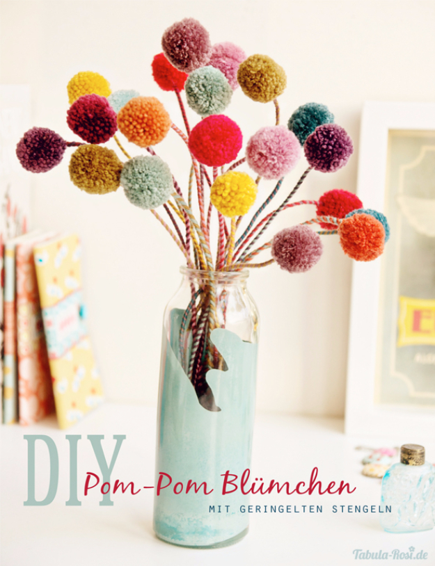 DIY Crafts with Pom Poms - Pom Pom Blumchen - Fun Yarn Pom Pom Crafts Ideas. Garlands, Rug and Hat Tutorials, Easy Pom Pom Projects for Your Room Decor and Gifts http://diyprojectsforteens.com/diy-crafts-pom-poms