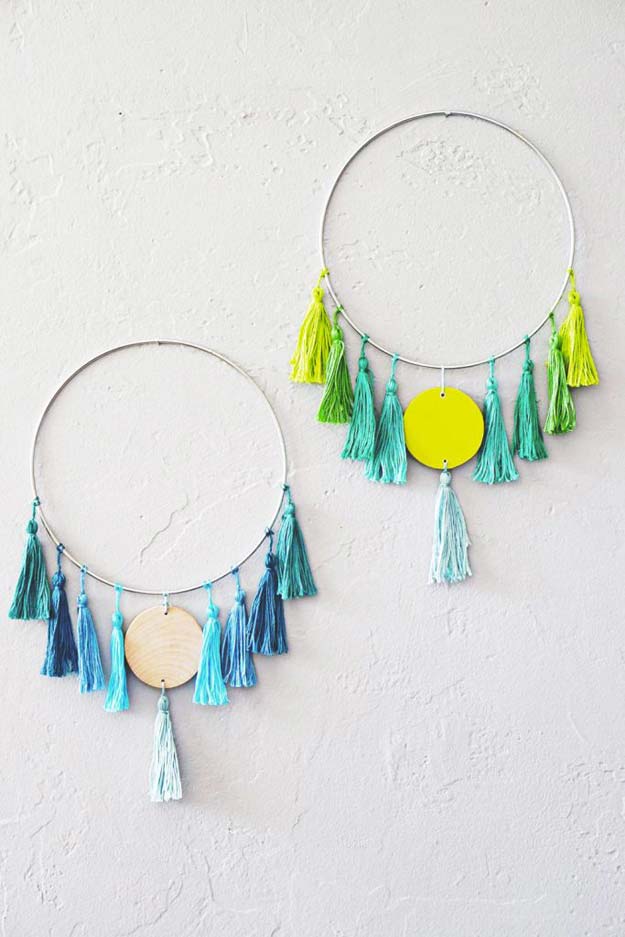 DIY Wall Art Ideas for Teen Rooms - DIY Tassel Wall Hanging - Cheap and Easy Wall Art Projects for Teenagers - Girls and Boys Crafts for Walls in Bedrooms - Fun Home Decor on A Budget - Cool Canvas Art, Paintings and DIY Projects for Teens http://diyprojectsforteens.com/diy-wall-art-teens