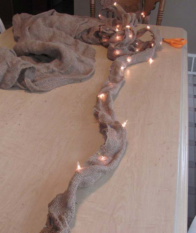 Cool Ways To Use Christmas Lights - Burlap Garland - Best Easy DIY Ideas for String Lights for Room Decoration, Home Decor and Creative DIY Bedroom Lighting - Creative Christmas Light Tutorials with Step by Step Instructions - Creative Crafts and DIY Projects for Teens, Teenagers and Adults http://diyprojectsforteens.com/diy-projects-string-lights