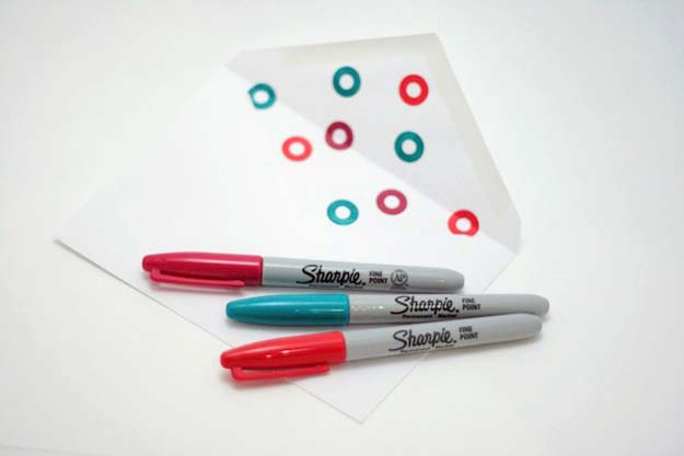 Sharpie Crafts For Teens, Kids and Adults - Crafty and Cheap Reinforcement Decor for Paper Crafts, cards and more - DIY Projects and Ideas with Sharpies Using Markers on Fabric, Glass, Mugs, T- Shirts, Plates, Paper - Creative Arts and Crafts Ideas for Room Decor, Gifts and Fun Fashion 