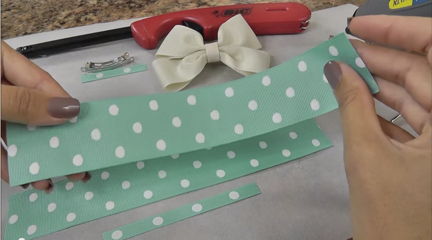 How To Make DIY Hair Bows - Video Tutorial and Instructions