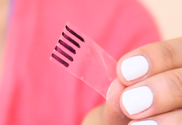 How-to-Make-Perfect-Stripe-Nails-2