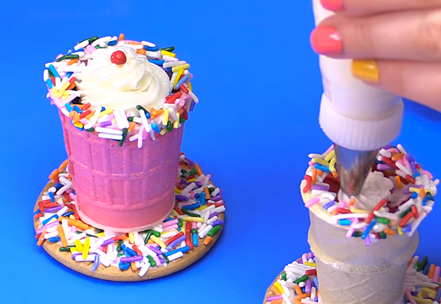 How-to-Make-a-Mini-Rainbow-Milkshake-Cake-Pops-8