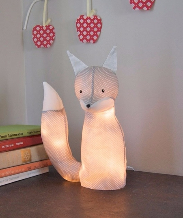  String Light DIY ideas for Cool Home Decor | Electrified Fox Lamp are Fun for Teens Room, Dorm, Apartment or Home #teencrafts #cheapcrafts #diylights/