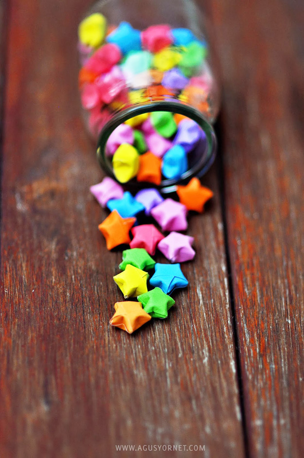 Cool DIY Ideas for Fun and Easy Crafts - DIY Origami Stars are a Fun and Easy Paper Craft Idea - DIY Moon Pendant for Easy DIY Lighting in Teens Rooms - Dip Dyed String Wall Hanging - DIY Mini Easel Makes Fun DIY Room Decor Idea - Awesome Pinterest DIYs that Are Not Impossible To Make - Creative Do It Yourself Craft Projects for Adults, Teens and Tweens #diyteens #teencrafts #funcrafts #fundiy #diyideas 