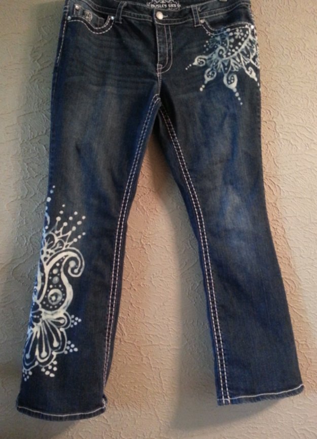 Jeans Makeovers - Bleach Pen Jean Tutorial - Easy Crafts and Tutorials to Refashion Your Jeans and Create Ripped, Distressed, Bleach, Lace Edge, Cut Off, Skinny, Shorts, and Painted Jeans Ideas #diyclothes #teenclothes #jeans #teencrafts #diyideas