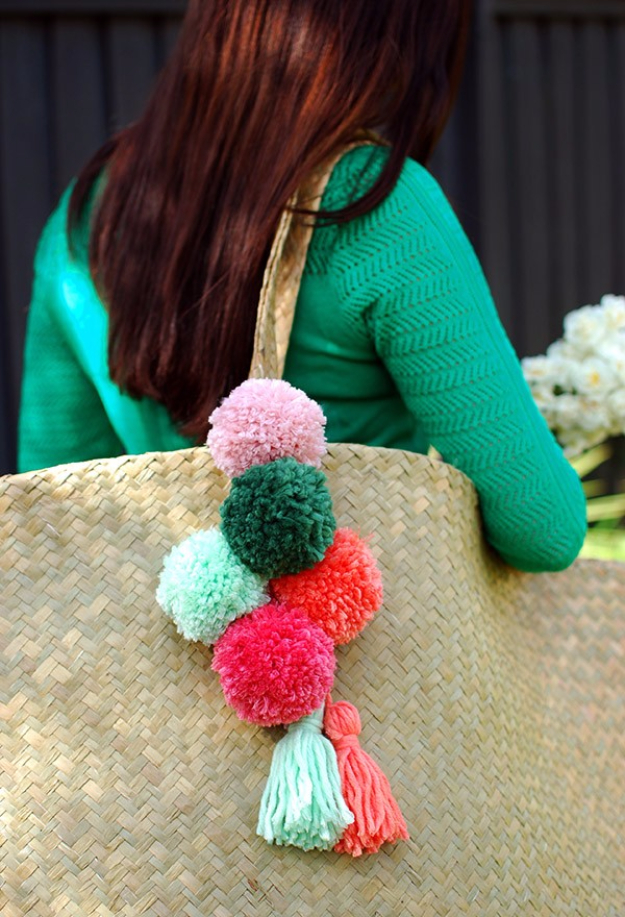 DIY Crafts with Pom Poms - Pom Pom Tassel For Your Tote - Fun Yarn Pom Pom Crafts Ideas. Garlands, Rug and Hat Tutorials, Easy Pom Pom Projects for Your Room Decor and Gifts http://diyprojectsforteens.com/diy-crafts-pom-poms