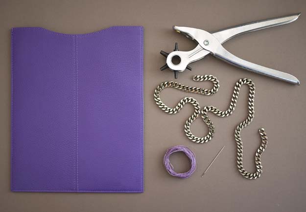 DIY Gifts for Teens - Chained Trimmed iPad Sleeve- Cool Ideas for Girls and Boys, Friends and Gift Ideas for Teenagers. Creative Room Decor, Fun Wall Art and Awesome Crafts You Can Make for Presents #teengifts #teencrafts