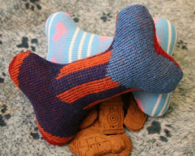 DIY Projects for Your Pet - Easy DIY Sweater Dog Toys - Cat and Dog Beds, Treats, Collars and Easy Crafts to Make for Toys - Homemade Dog Biscuits, Food and Treats - Fun Ideas for Teen, Tweens and Adults to Make for Pets 