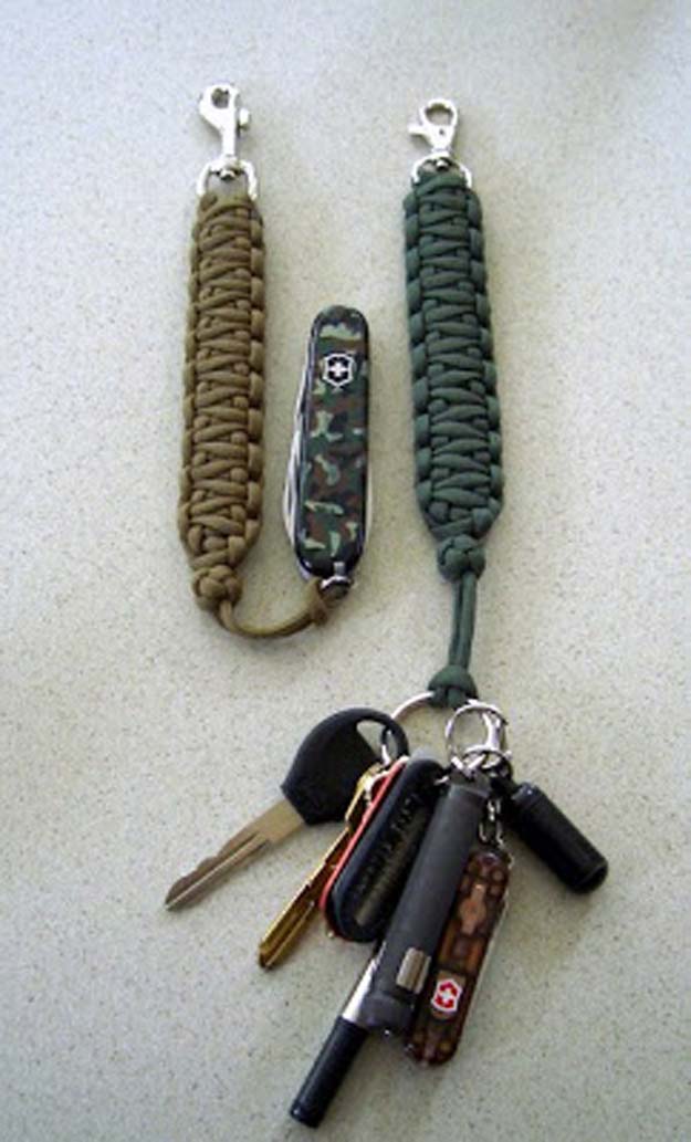 Easy DIY Gifts to Make For Your Boyfriend - DIY Paracord Lanyard Tutorial - Handmade Gifts for Guys at Christmas, Birthday