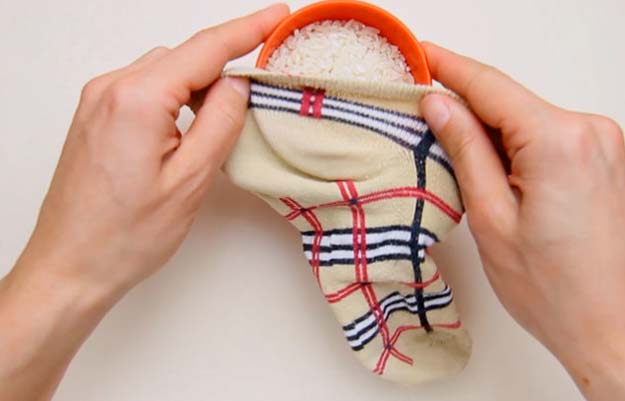 Cool Crafts Made With Old Socks - How to Make a Rice Sock - Fun DIY Projects and Gifts You Can Make With A Sock - Easy DIY Ideas for Teens, Teenagers, Kids and Adults - Step by Step Tutorials and Instructions for Making Room Decor, Animals, Cat, Rabbit, Owl, Puppets, Snowman, Gloves 