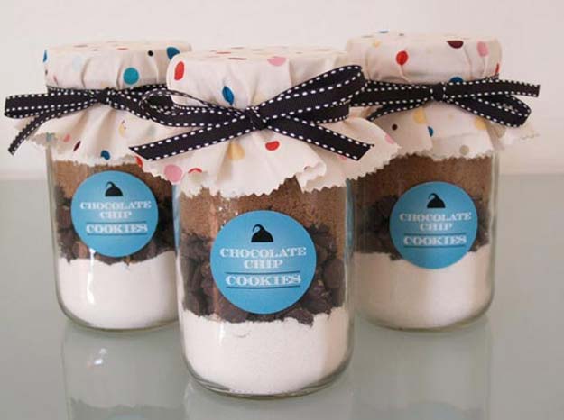 Best Mason Jar Cookies - Bump Smitte Mason Jar Cookies - Mason Jar Cookie Recipe Mix for Cute Decorated DIY Gifts - Easy Chocolate Chip Recipes, Christmas Presents and Wedding Favors in Mason Jars - Fun Ideas for DIY Parties, Easy Recipes for Teens, Teenagers, Kids and Teens - Cheap Last Mintue Gift Ideas for Friends, Family and Neighbors 