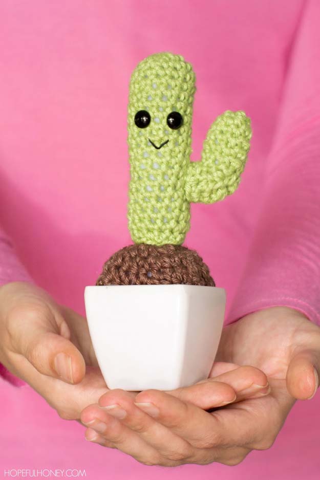 Crafts to Make and Sell - Amigurumi Cactus Crochet - Easy Step by Step Tutorials for Fun, Cool and Creative Ways for Teenagers to Make Money Selling Stuff - Room Decor, Accessories, Gifts and More 