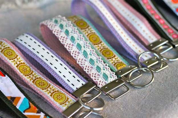 Crafts to Make and Sell - Wristlet Key Fob - Easy Step by Step Tutorials for Fun, Cool and Creative Ways for Teenagers to Make Money Selling Stuff - Room Decor, Accessories, Gifts and More 