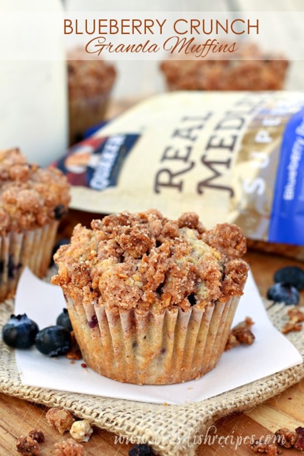 Easy Desserts for Teens to Make at Home - Blueberry Crunch Granola Muffins - Cool Dessert Recipes That Are Simple and Quick Enough For Teens, Teenagers and Older Kids - Best Dorm Snacks and Ideas - Microwave, No Bake, 3 Ingredient, Chocolate, Mug Cakes and More #desserts #teenrecipes #recipes #dessertrecipes #easyrecipes