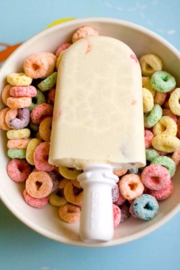 Easy Desserts for Teens to Make at Home - Cereal And Milk Popsicles - Cool Dessert Recipes That Are Simple and Quick Enough For Teens, Teenagers and Older Kids - Best Dorm Snacks and Ideas - Microwave, No Bake, 3 Ingredient, Chocolate, Mug Cakes and More #desserts #teenrecipes #recipes #dessertrecipes #easyrecipes
