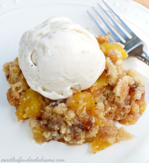 Easy Desserts for Teens to Make at Home - Fresh Peach Crisp - Cool Dessert Recipes That Are Simple and Quick Enough For Teens, Teenagers and Older Kids - Best Dorm Snacks and Ideas - Microwave, No Bake, 3 Ingredient, Chocolate, Mug Cakes and More #desserts #teenrecipes #recipes #dessertrecipes #easyrecipes