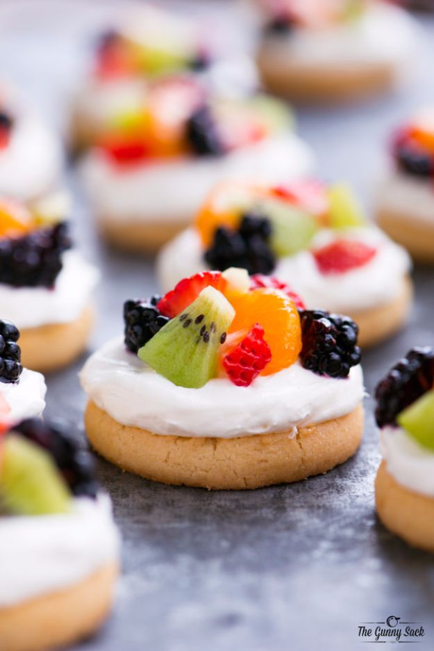 Easy Desserts for Teens to Make at Home - Mini Fruit Pizza - Cool Dessert Recipes That Are Simple and Quick Enough For Teens, Teenagers and Older Kids - Best Dorm Snacks and Ideas - Microwave, No Bake, 3 Ingredient, Chocolate, Mug Cakes and More #desserts #teenrecipes #recipes #dessertrecipes #easyrecipes