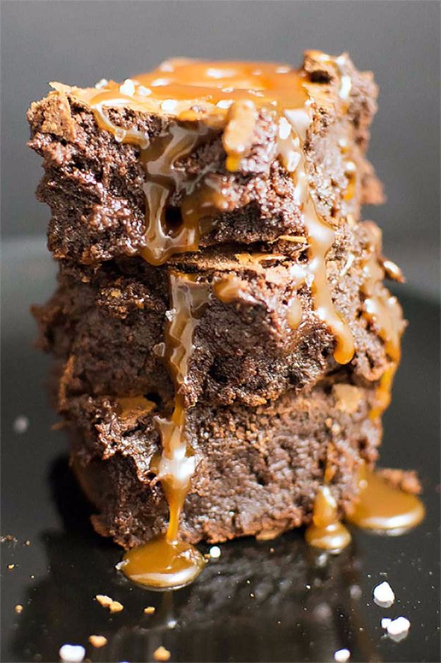 Easy Desserts for Teens to Make at Home - Salted Caramel Chocolate Brownies - Cool Dessert Recipes That Are Simple and Quick Enough For Teens, Teenagers and Older Kids - Best Dorm Snacks and Ideas - Microwave, No Bake, 3 Ingredient, Chocolate, Mug Cakes and More #desserts #teenrecipes #recipes #dessertrecipes #easyrecipes
