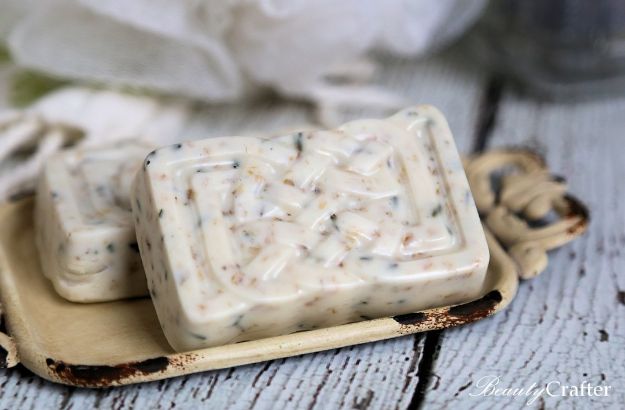 Cool Soaps To Make At Home - Lavender Oatmeal Soap - DIY Soap Recipes and Ideas - Best Soap Tutorials for Soap Making Without Lye - Easy Cold Process Melt and Pour Tips for Beginners - Crockpot, Essential Oils, Homemade Natural Soaps and Products - Creative Crafts and DIY for Teens, Kids and Adults #soapmaking #diygifts #soap #soaprecipes